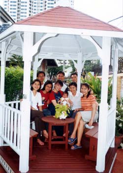 คุณขนิษฐา ธงโยกุล